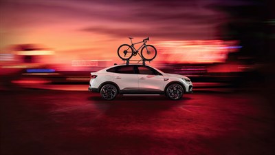 Renault Service - Bicycle rack and roof luggage box on a vehicle